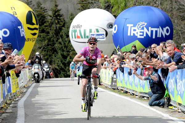 Cadel Evans wins stage 3